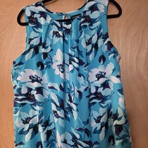 Liz Claiborne Blue And White Floral Sleeveless Blouse